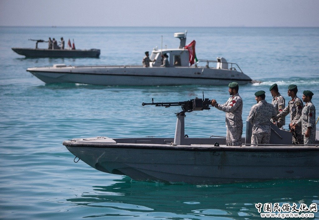 伊朗海军称在海湾迫使美军潜艇浮出水面